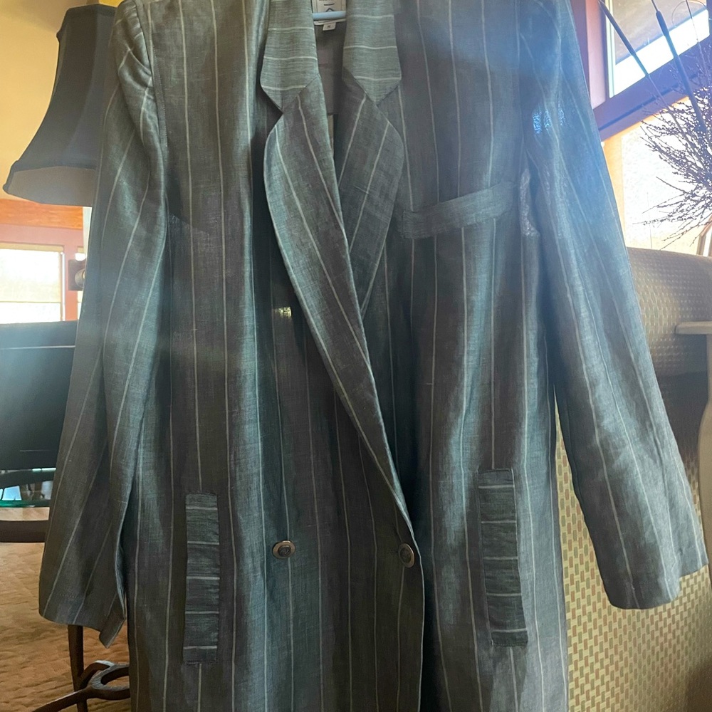 Long gray with light gray pin strip linen blazer.